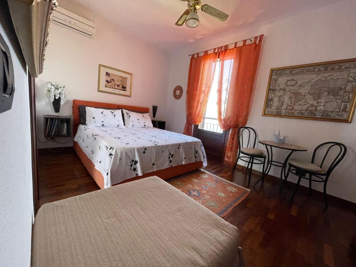 B&B Roomantic & Piscina Idromassaggio Cefalu Luaran gambar